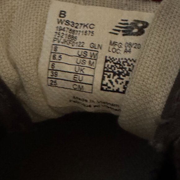 Women's New Balance 327 Moonbeam Size 8 Worn Sneakers with some wear and tear - Picture 12 of 16